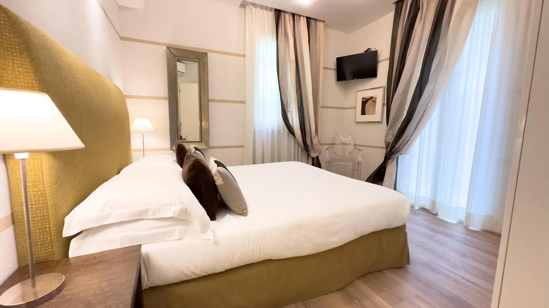 **** Апарт-отель Residence Lungomare - Charming Apartments Риччоне Италия