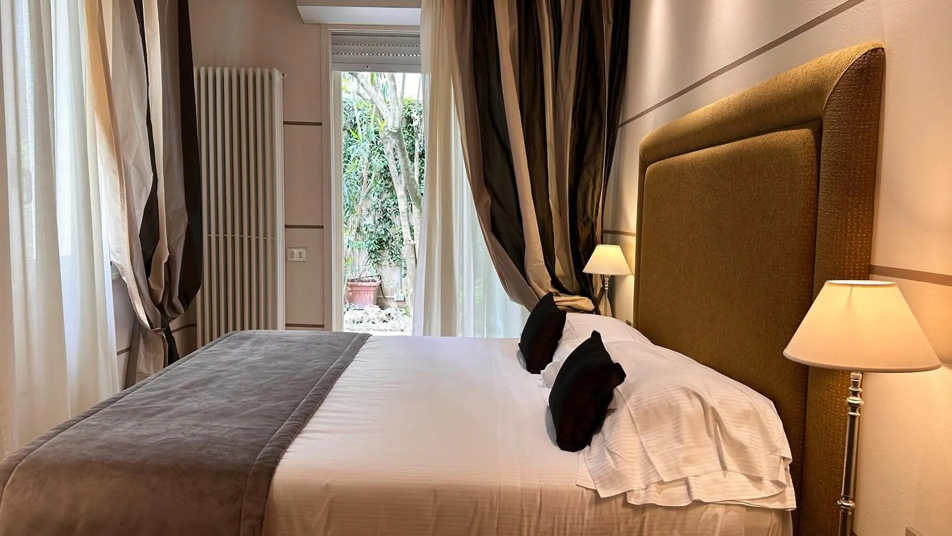Residence Lungomare Riccione 4*,  Italia