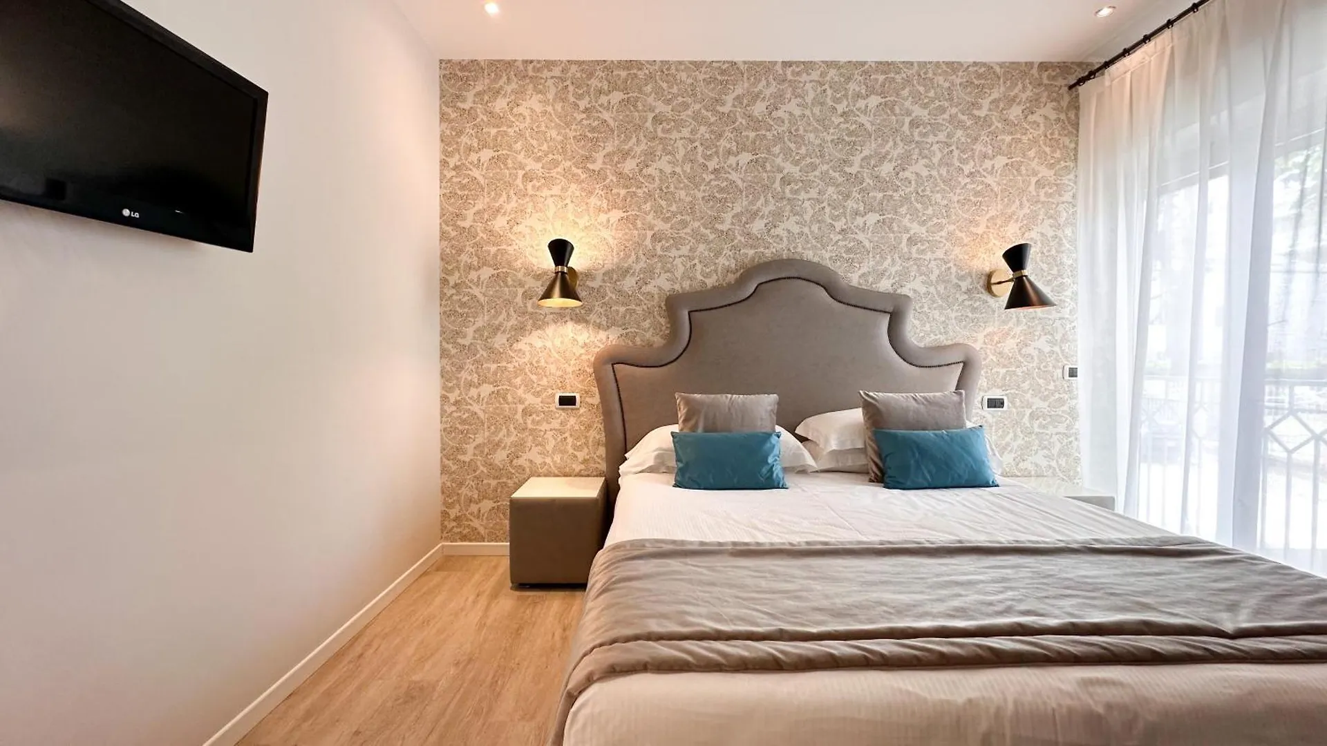 Апарт-отель Residence Lungomare - Charming Apartments Риччоне
