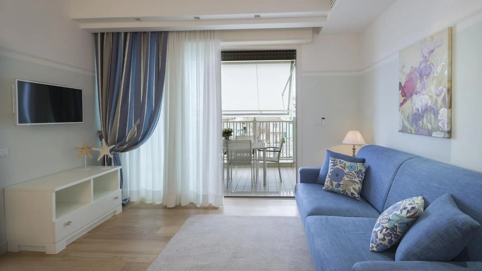 Residence Lungomare - Charming Apartments Риччоне 4*,  Италия