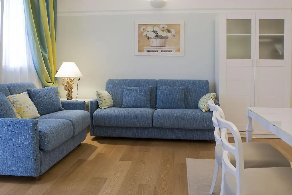 Апарт-отель Residence Lungomare - Charming Apartments Риччоне
