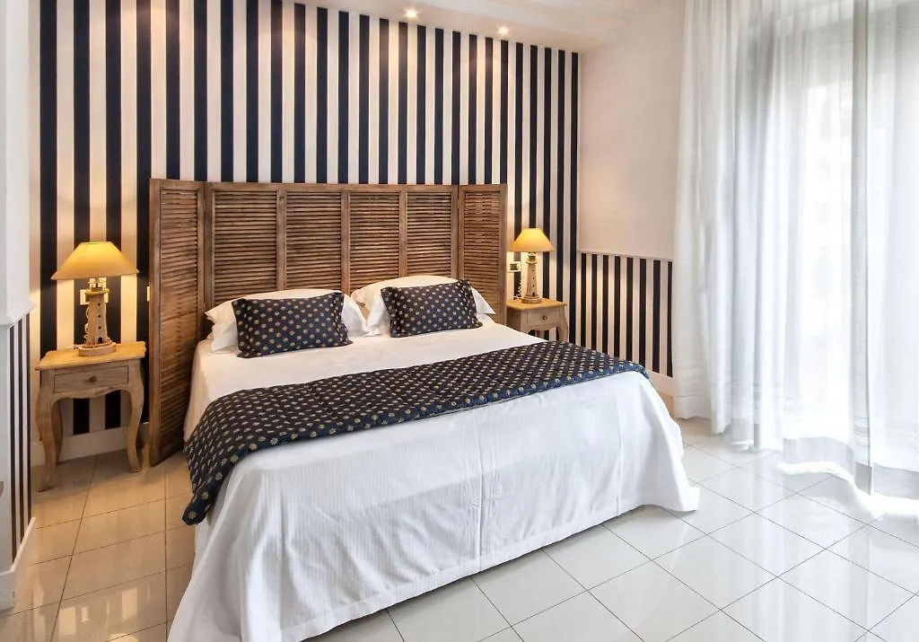 Апарт-отель Residence Lungomare - Charming Apartments Риччоне