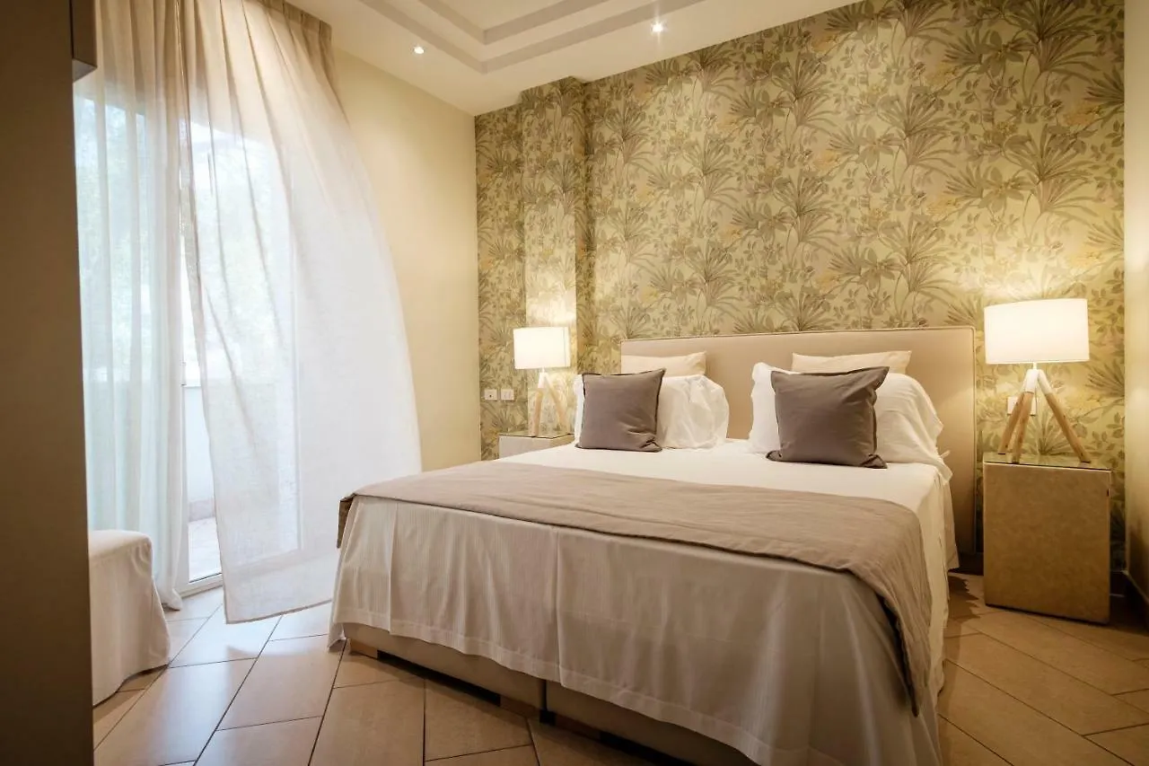 Residence Lungomare - Charming Apartments Риччоне