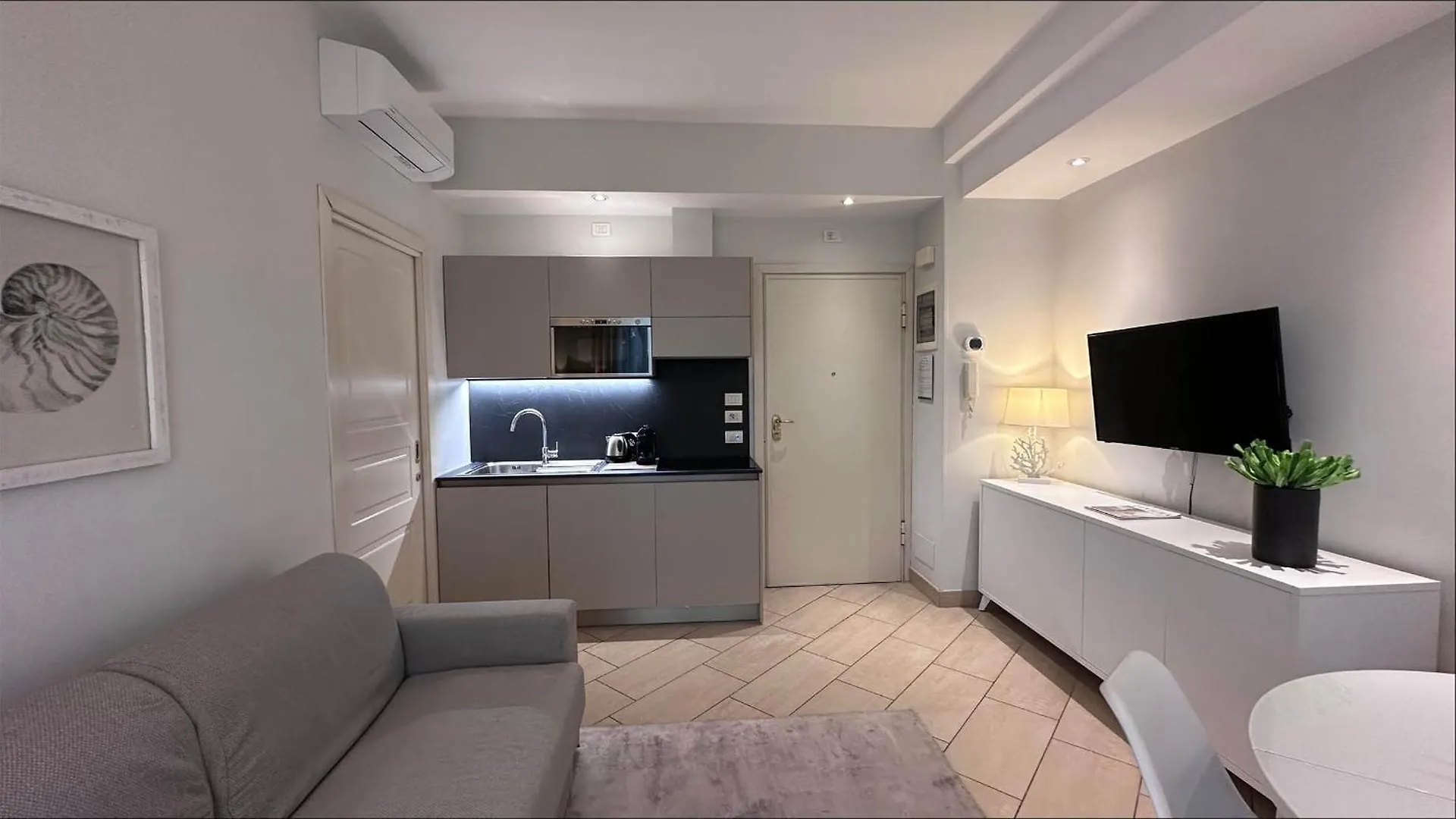 Residence Lungomare - Charming Apartments Riccione Aparthotel